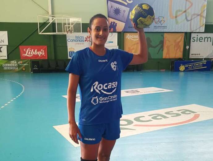 La extremo izquierdo Gleynis Reyes, en su primer entrenamiento con el Rocasa (Foto TA)